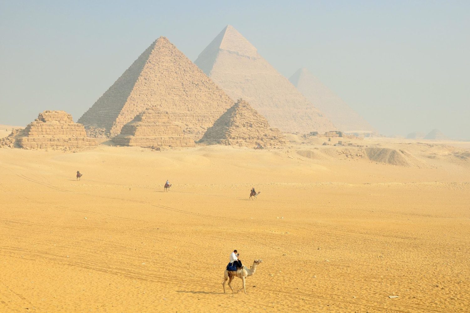 Day trip to giza pyramids and dahshur